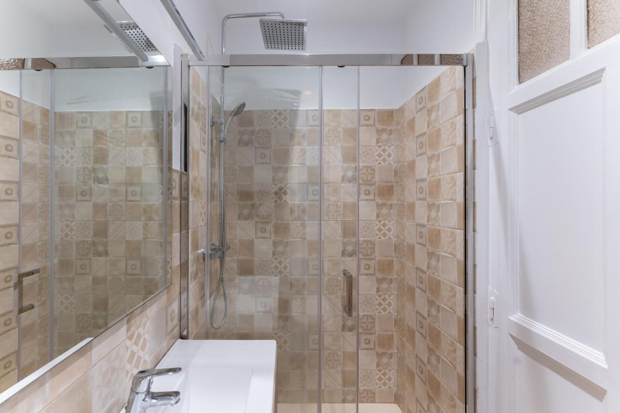 Luxe Apartment In Chamberi Chic Madrid Bagian luar foto