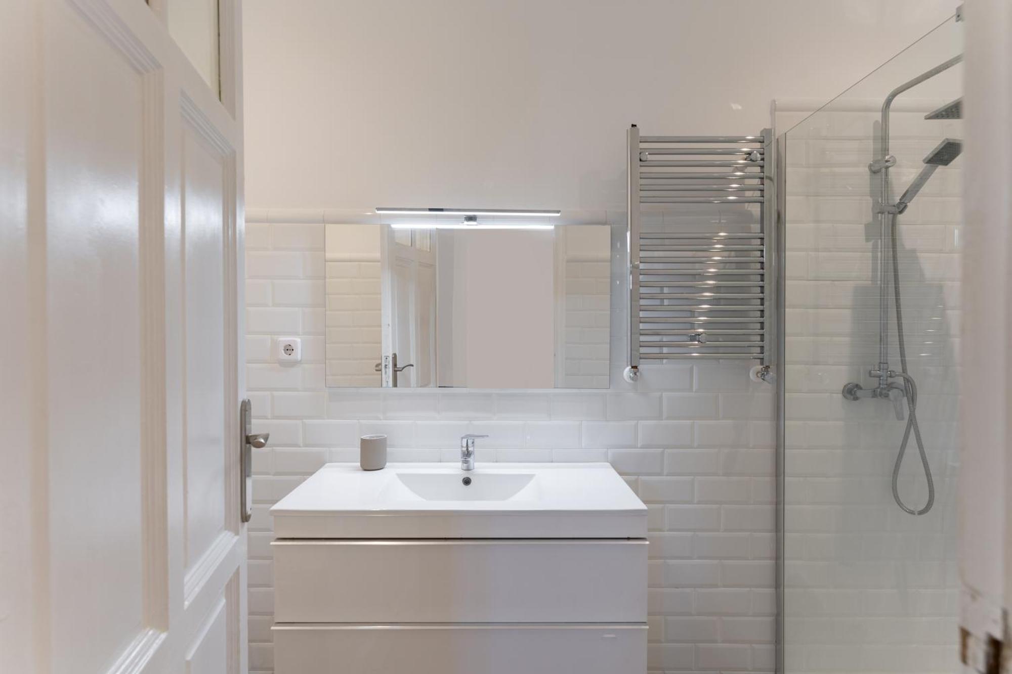 Luxe Apartment In Chamberi Chic Madrid Bagian luar foto