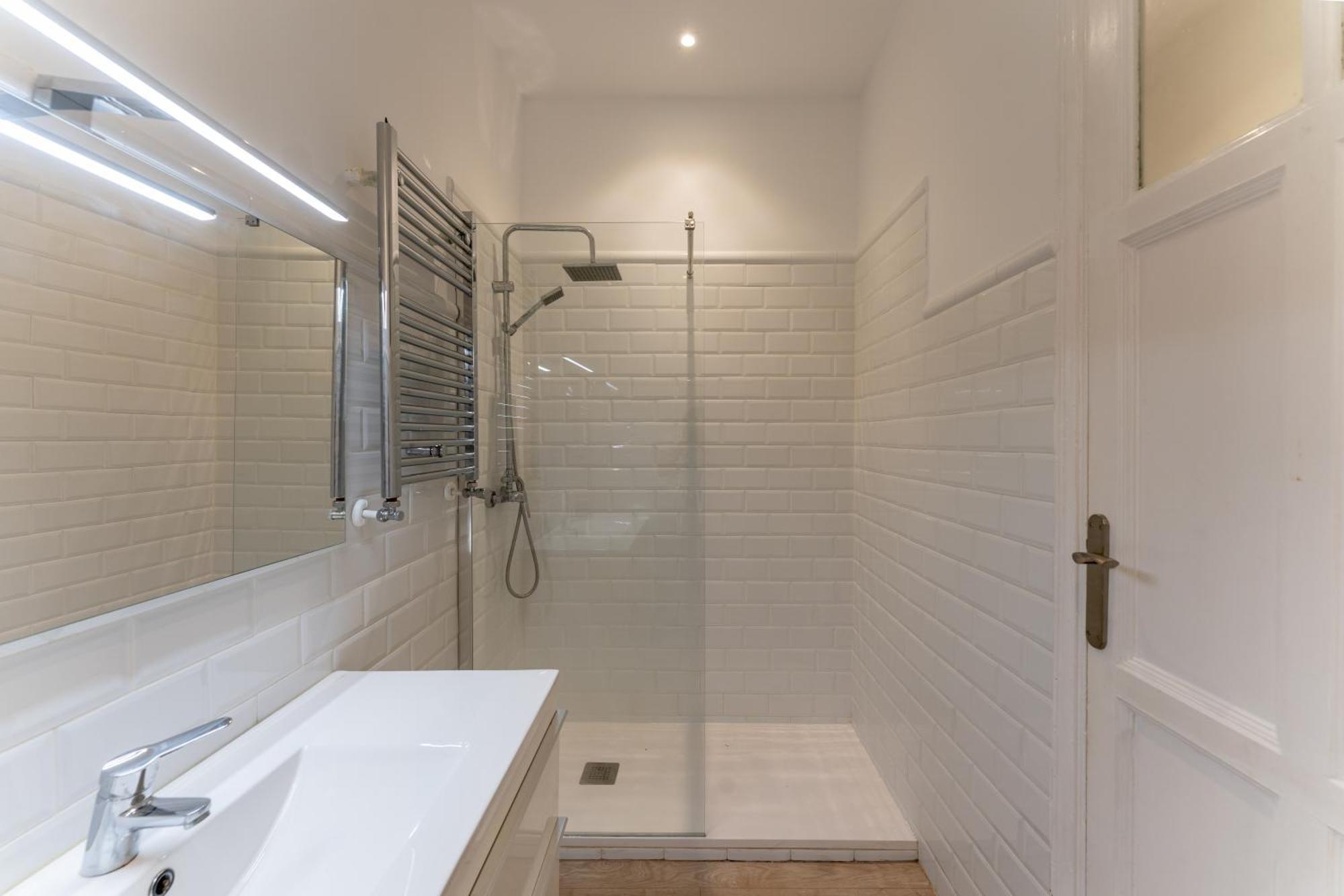 Luxe Apartment In Chamberi Chic Madrid Bagian luar foto